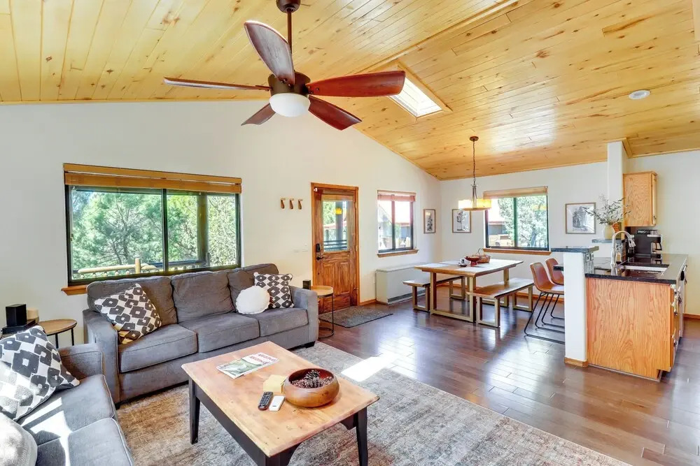 Large Yard, Patio + Gas Grill: Show Low Cabin