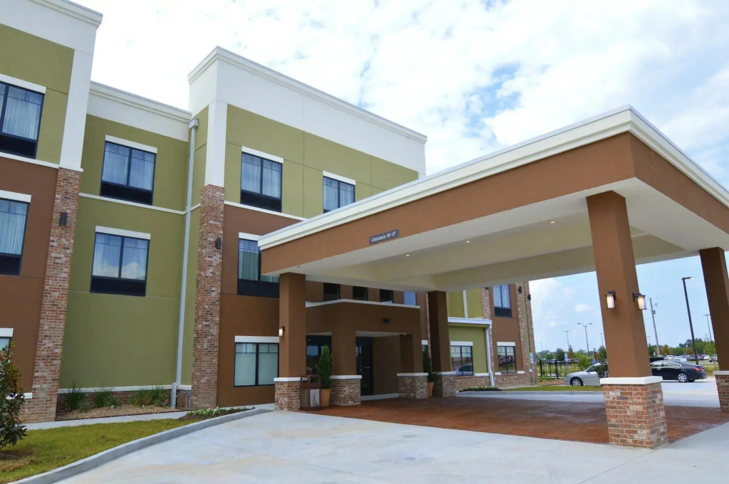 False River Hotel