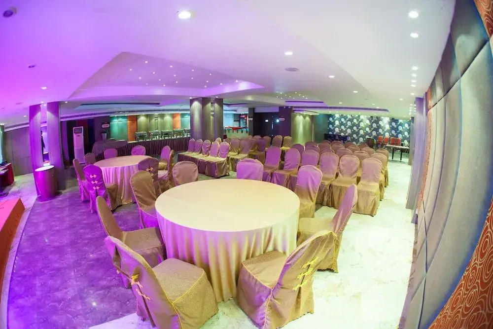 Hotel Hemaadri Grand