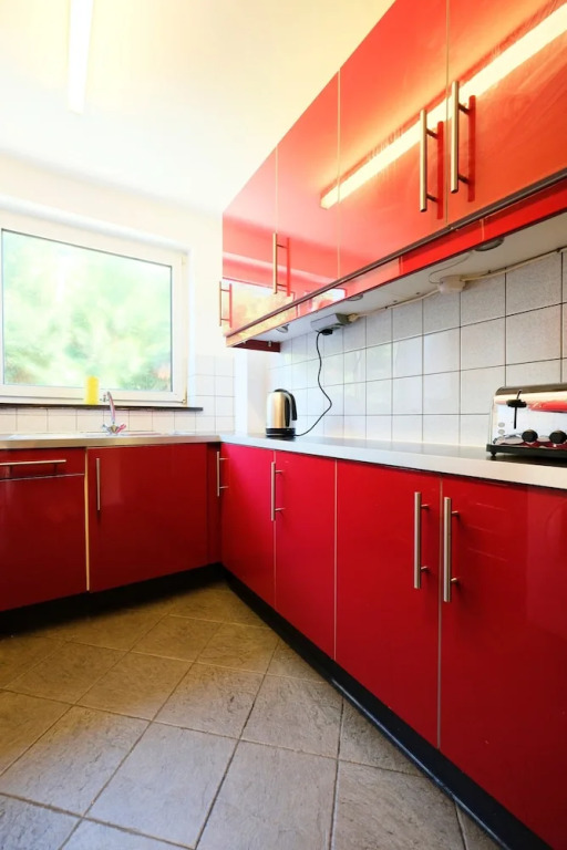 Bright and Spacious 2 Bed Apartment - Sleeps 4