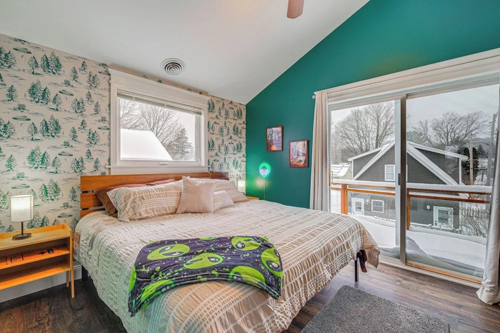 17 Mi to Ski Slopes! Retreat Near Lake Michigan