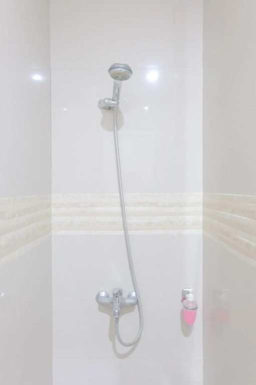 Hasanah Guest House Syariah De Saphire by OYO Rooms