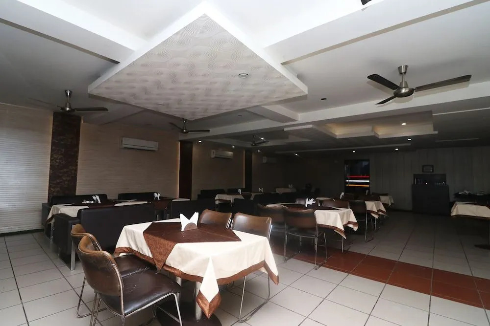 OYO 22826 Hotel Sheltear & Resturant