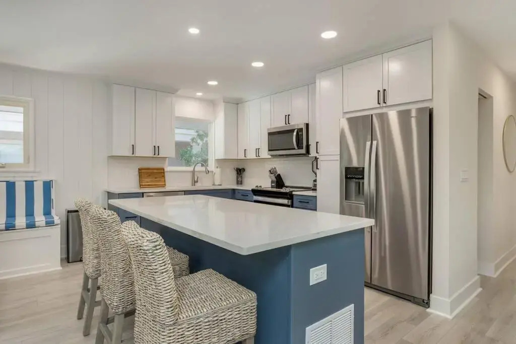 Luxury Beach House - 2min Walk to Beach - Private Pool - Group & Dog Friendly