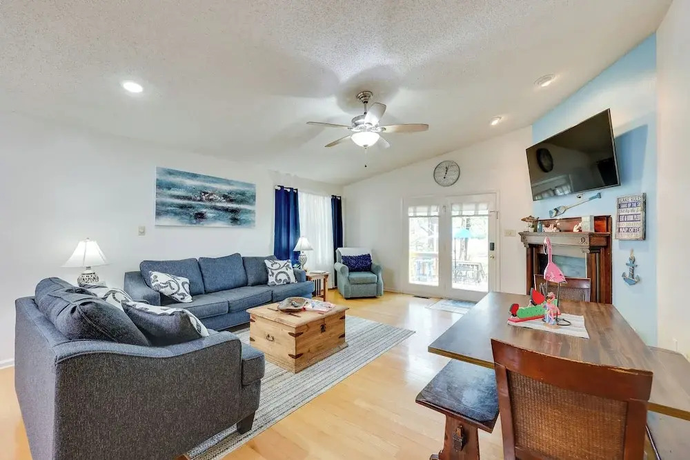Lakefront Home w/ Kayaks & Dock in Hot Springs