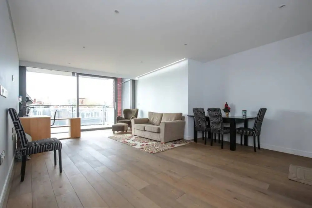 Modern 1 Bed in the Perfect Location- Very Central