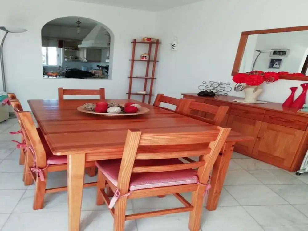 3 Bed Villa, Sleeps 6, Free WiFi, Quiet Location