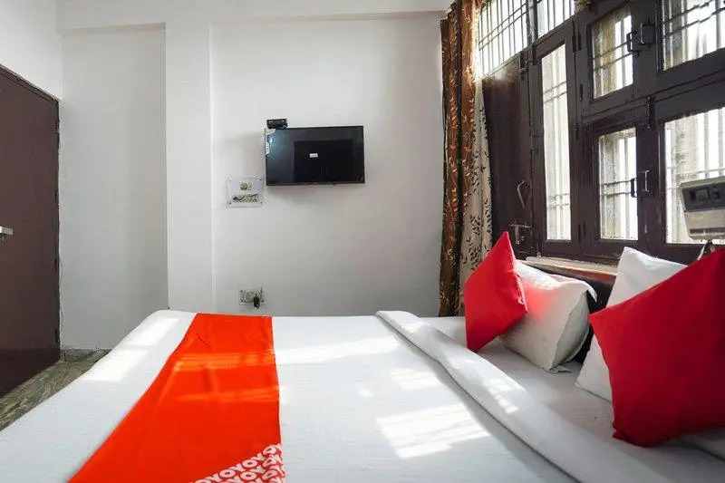 OYO 66305 Noida Palace