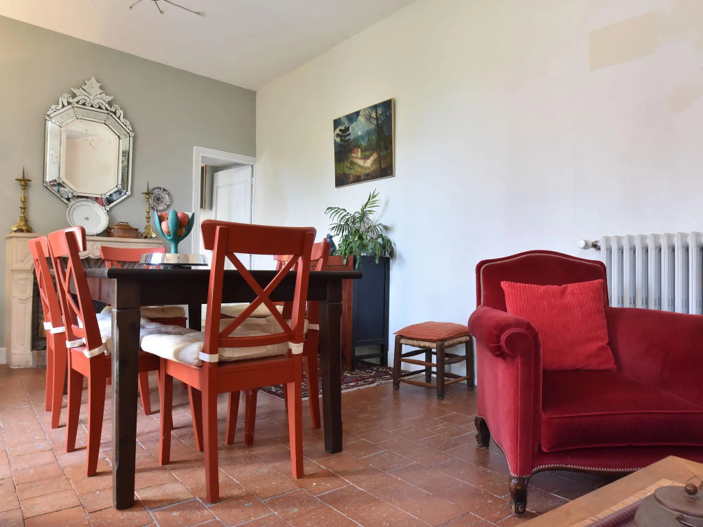 Charming Escape, Yevre-la-ville