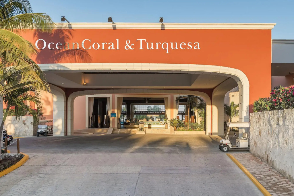 El Beso at Ocean Coral & Turquesa All Inclusive