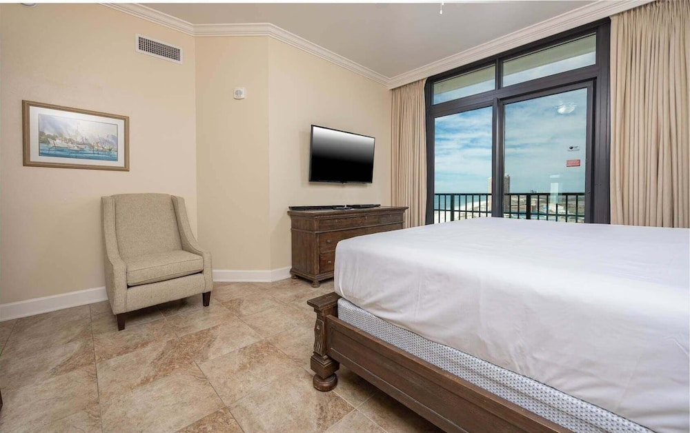 The Oasis 1801 Formerly Phoenix West Ii 1801 4 Bedroom Condo