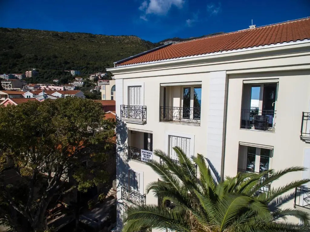 De Lux Apartments