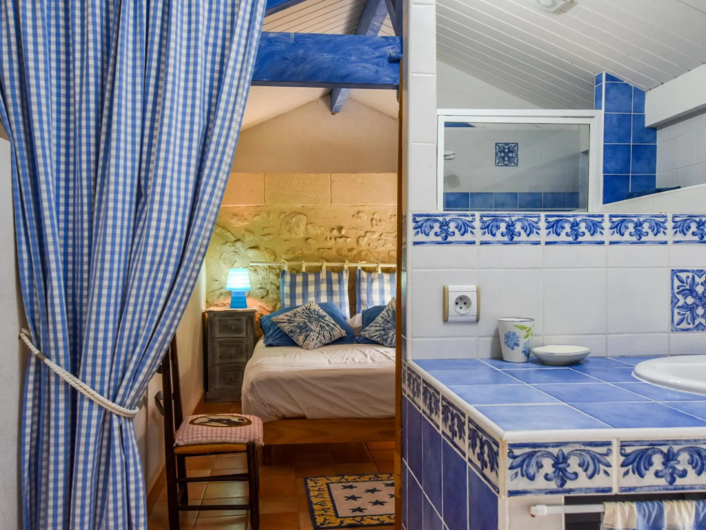 Beautiful Holiday Home With Swimming Pool