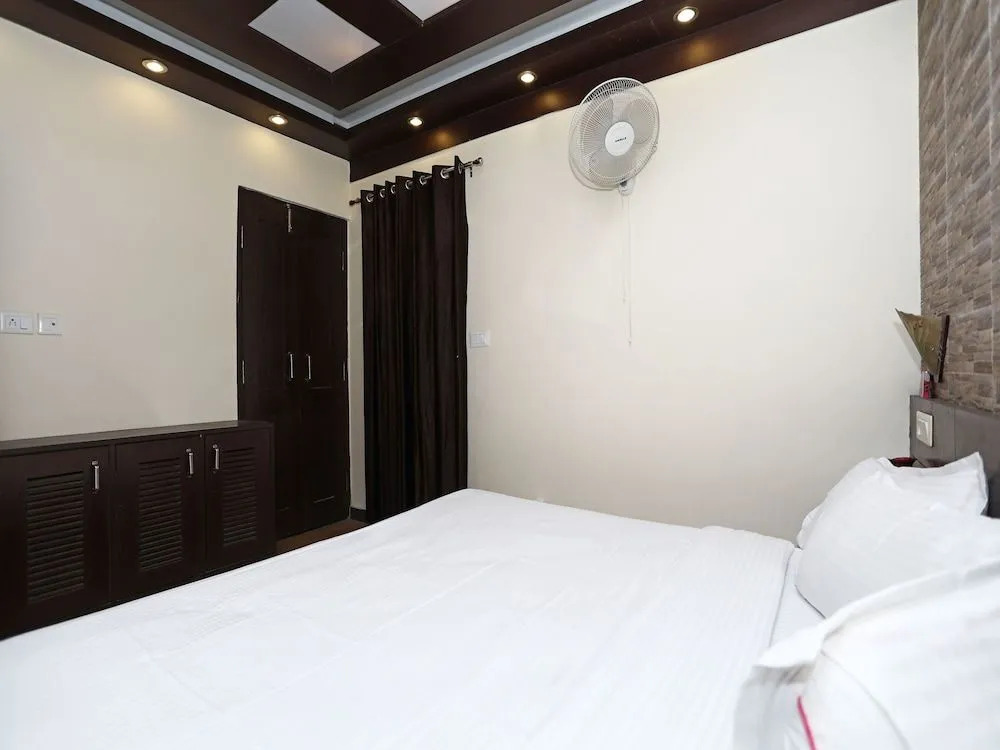 OYO 13427 Home Luxury 3BHK Near Mall Road