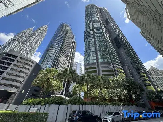 sky suites klcc by Sweet home Apartment