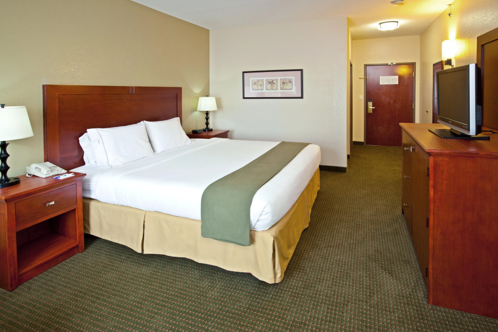 Holiday Inn Express Hotel & Suites Bedford by IHG