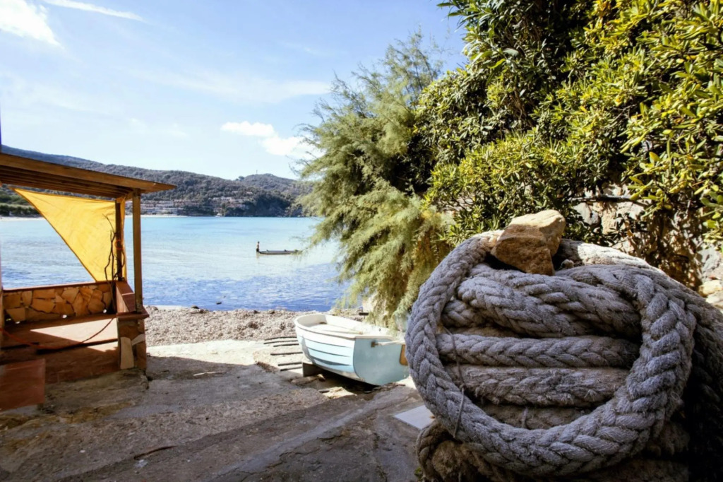 Four-room Scaglieri apartment 25 meters from the beach with private parking space-QUADRI SCAGLIERI