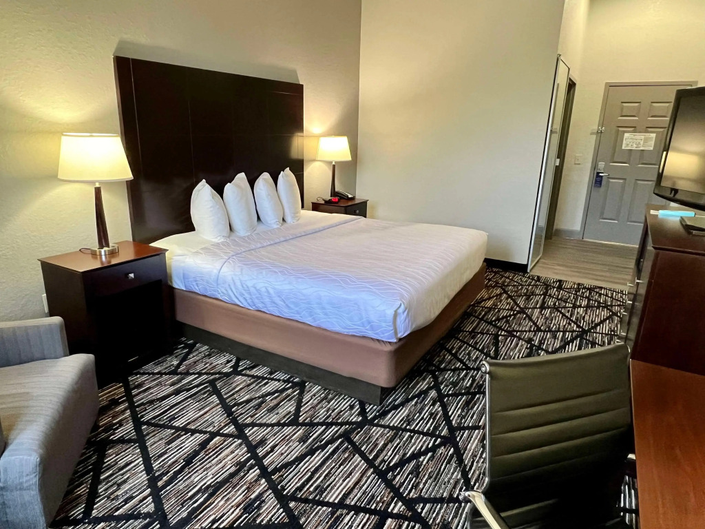 Best Western Plus Hobby Airport Inn & Suites