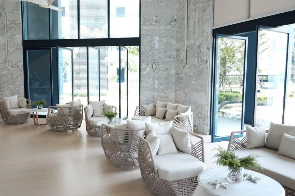 Baan Thew Talay Blue Sapphire