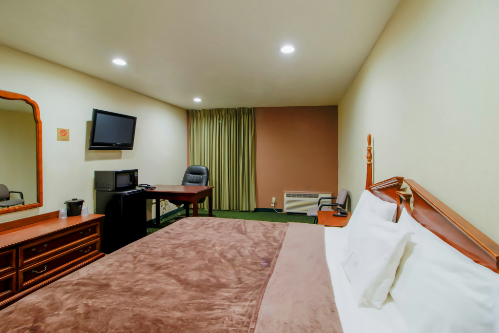 OYO Pinewood Inn & Suites Silsbee
