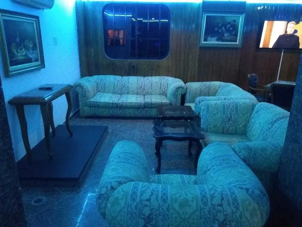 La Guardia Hotel
