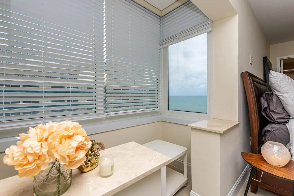 Ocean Beach Condo 3BR On the Sand 811