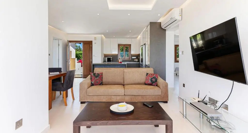 Modern apartment NZ11 large balconies with Sea and Mountain Views