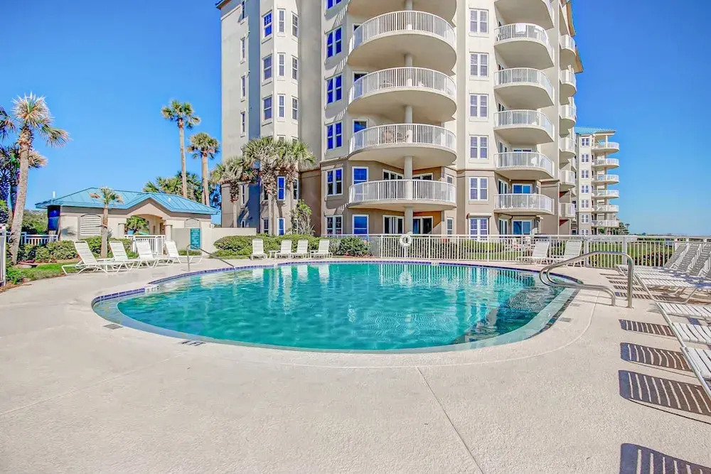 Oceanfront, 2nd-floor Condo With Balcony, Hdtvs, Wifi, AC & Shared Pool