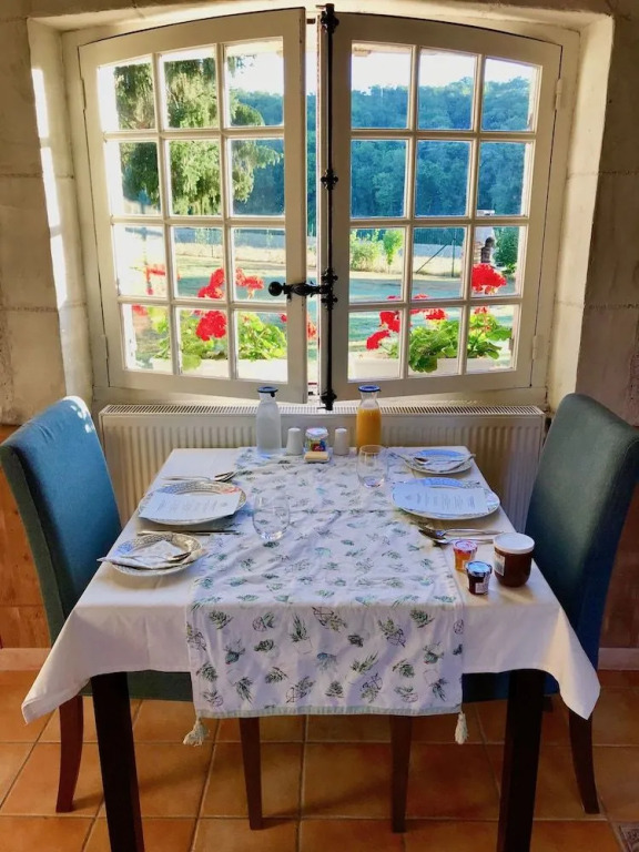 Sans Souci Bed and Breakfast with Luxe Heated Pool