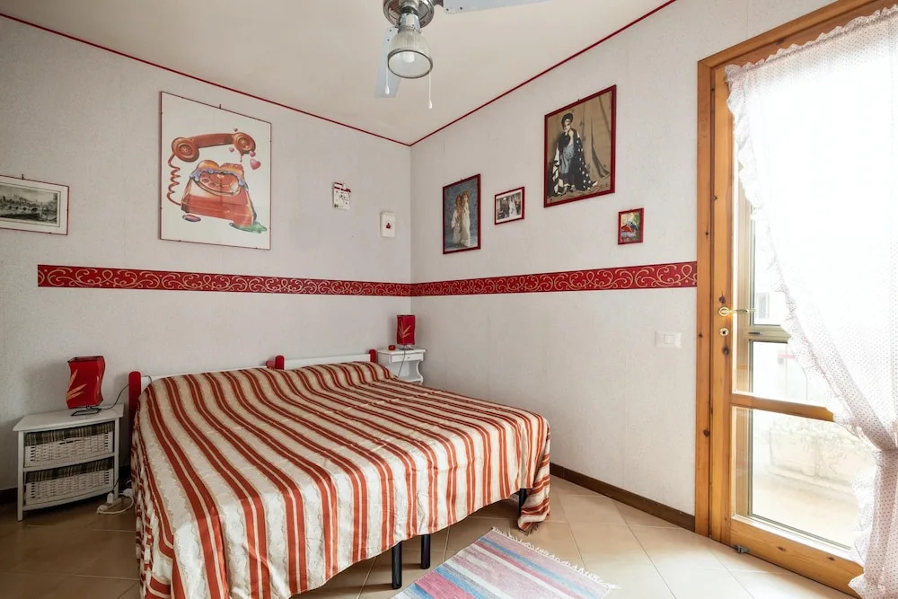 House With 3 Bedrooms in Sabaudia, With Wonderful Lake View and Enclosed Garden Near the Beach
