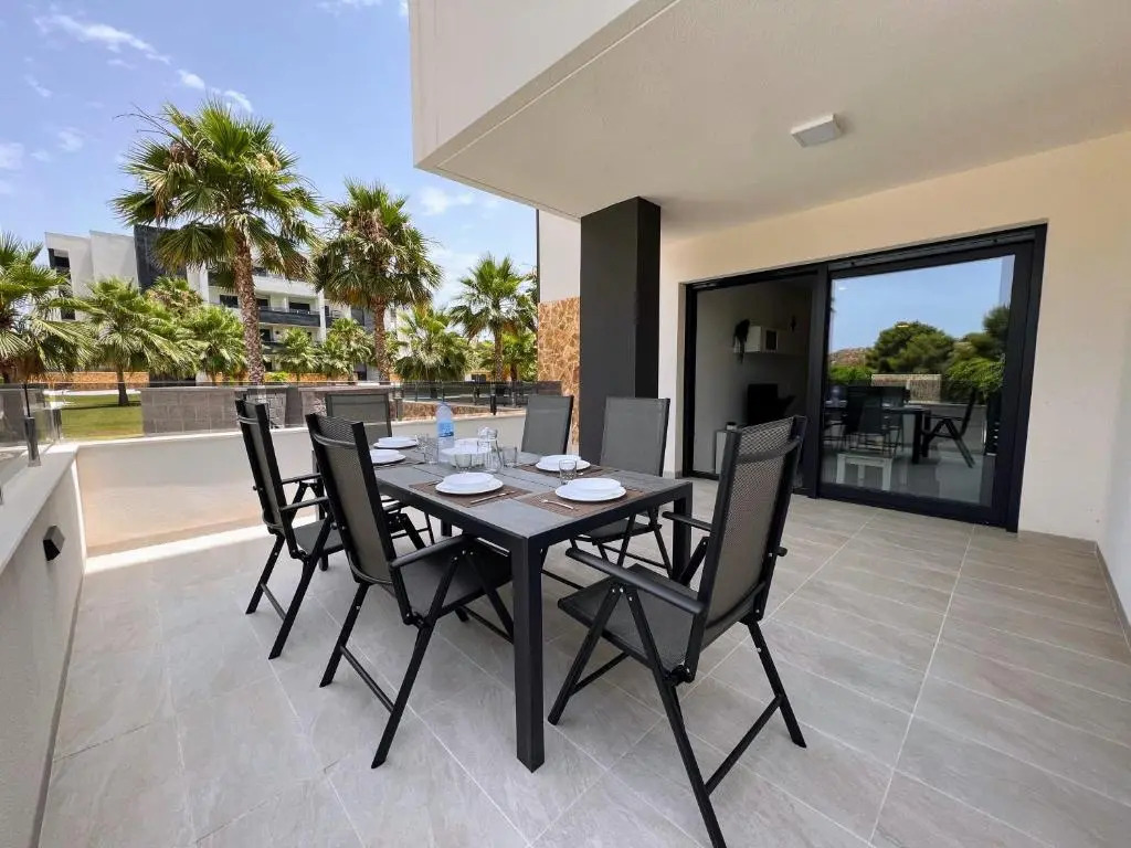 Modern Two Bedroom Ground Floor Apartment Duly7