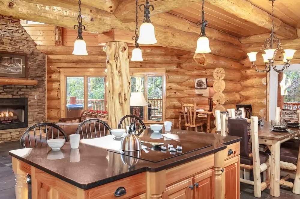 Aiden's Escape - 4 Br cabin by RedAwning