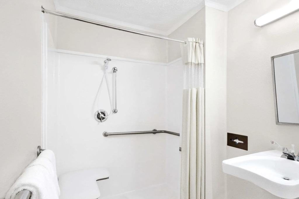 Days Inn & Suites - Sugar Land