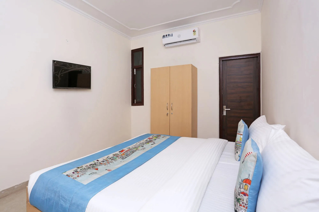 OYO 9381 DLF Cyber City