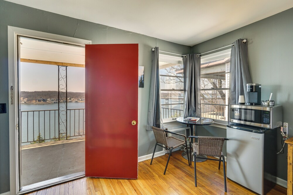 Unit 2: Pool, Lake & View! Studio By Bagnell Strip