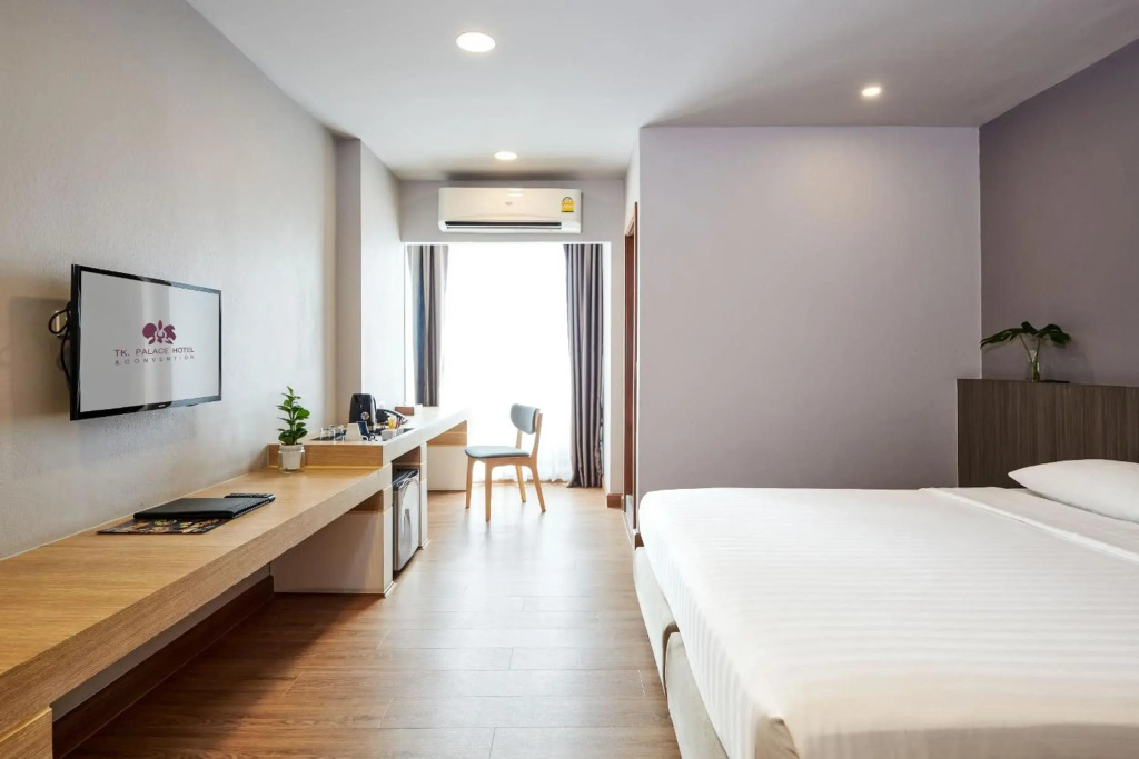 Amora NeoLuxe Suites Hotel