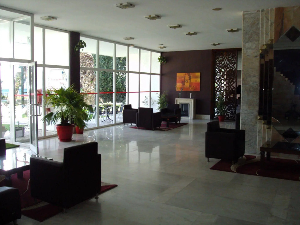 Hotel Corniche Palace