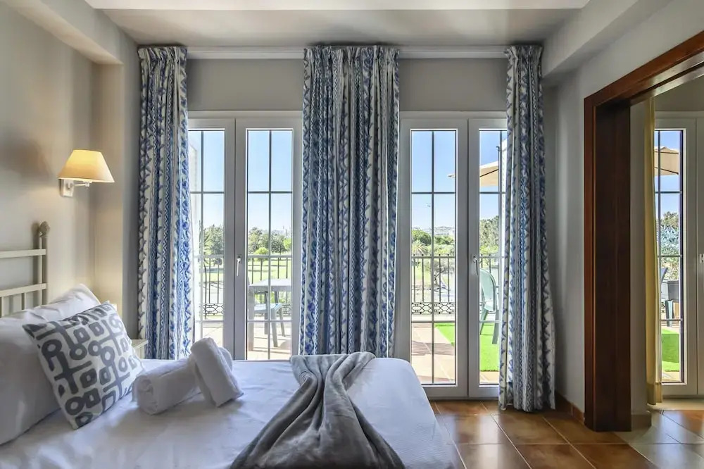 Ideal Apartment With Golf Course Views