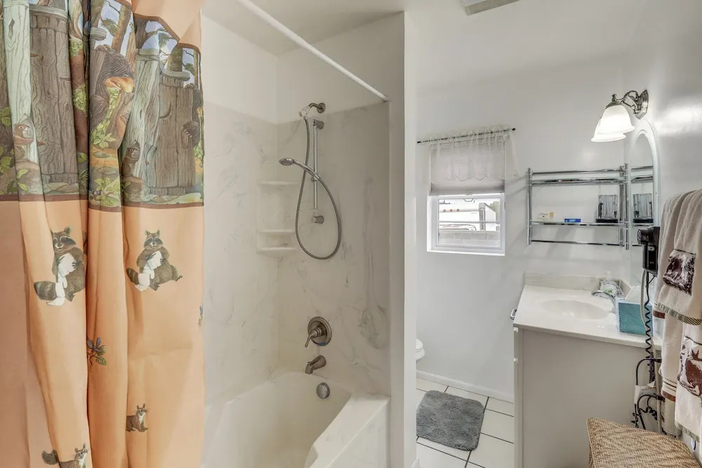 Near Route 66, Family Fun & Lakes! Williams Home