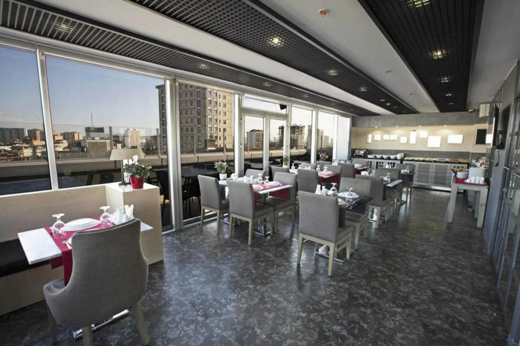 Akoni Hotel