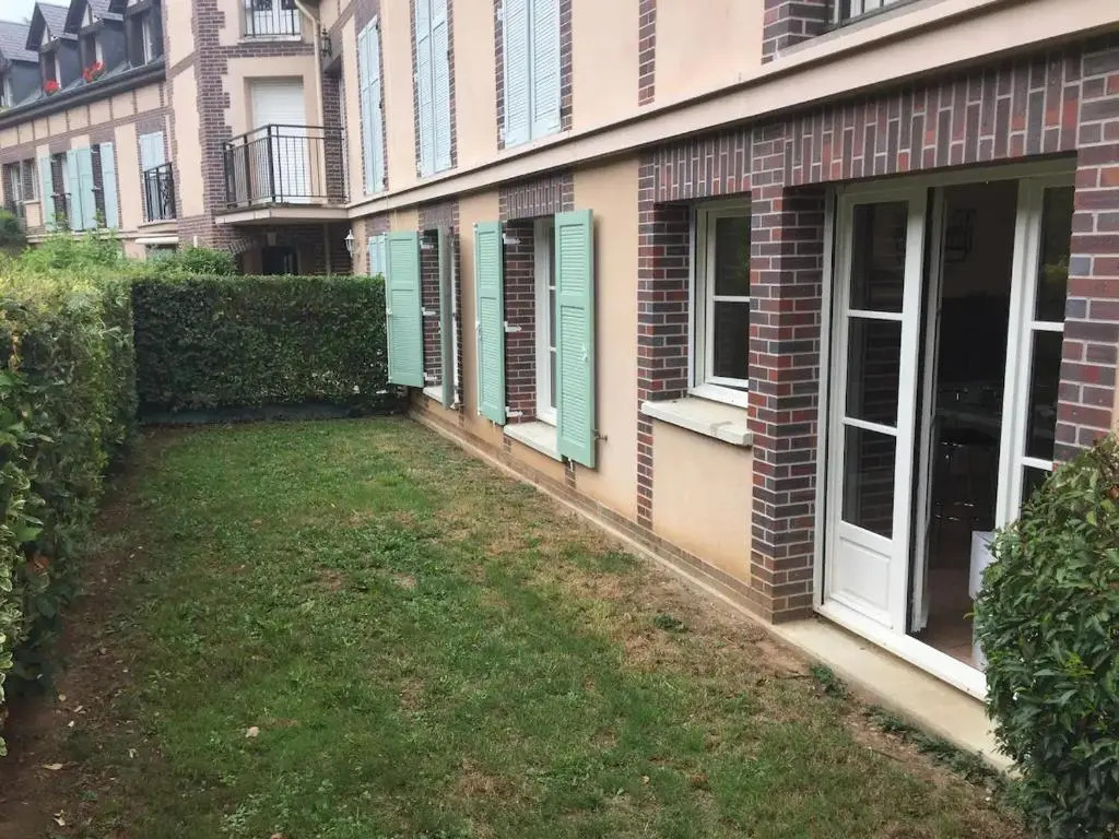 Beautiful ground floor 2 bedroom apartment