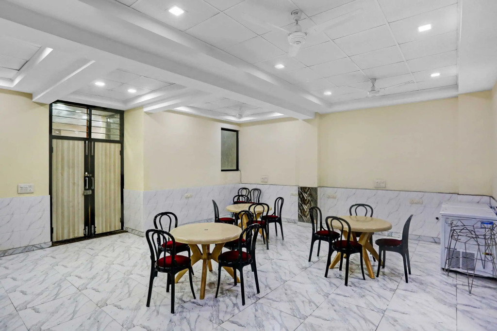 Collection O Shalimar Bagh Metro Station Formerly Devisa Residency