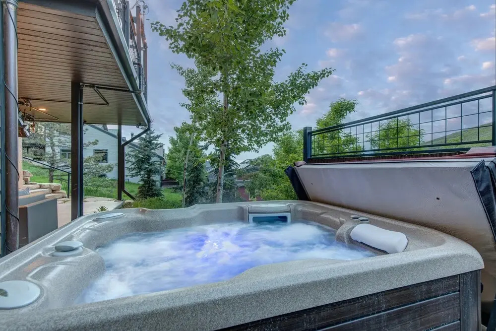 1138 Skiers Heaven! Luxury Home Close To Park City Mountain! Two Hot Tubs & Gorgeous Outdoor Space! 6 Bedroom Home by RedAwning