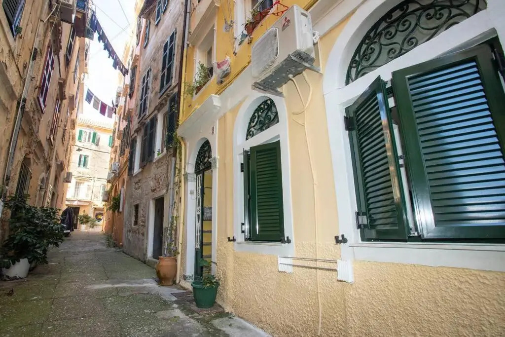 Akis studio apartment Liston square Corfu