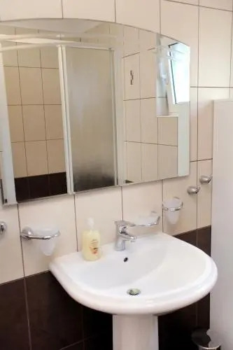 Apartman Tone