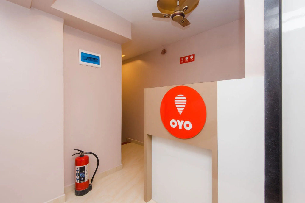 Hotel Classio Inn - Near Kokilaben Hospital, Andheri West Mumbai