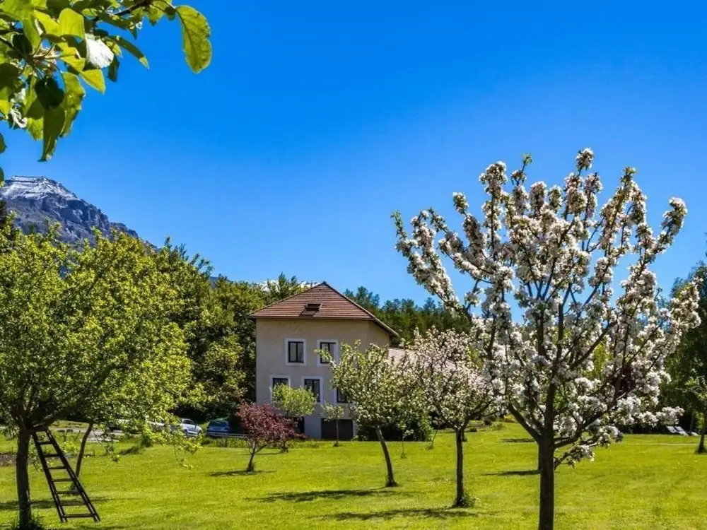 "La Combe Fleurie" Appartements & Chambres