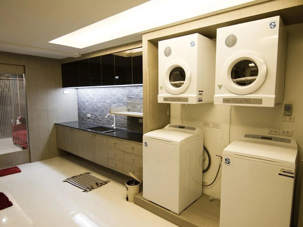D-Box Hostel