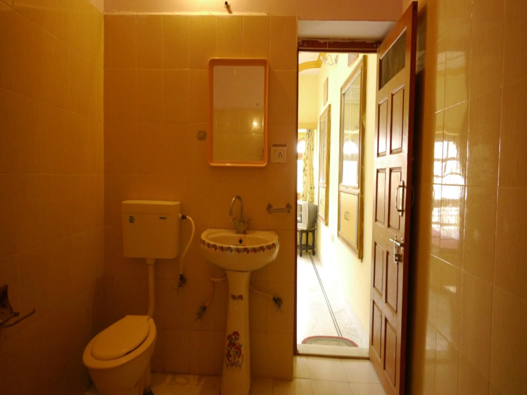 Hotel Roop Mahal