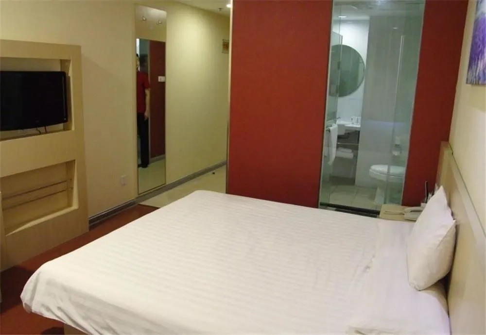 Hanting Express Wuxi Dongjiang Xindong Square